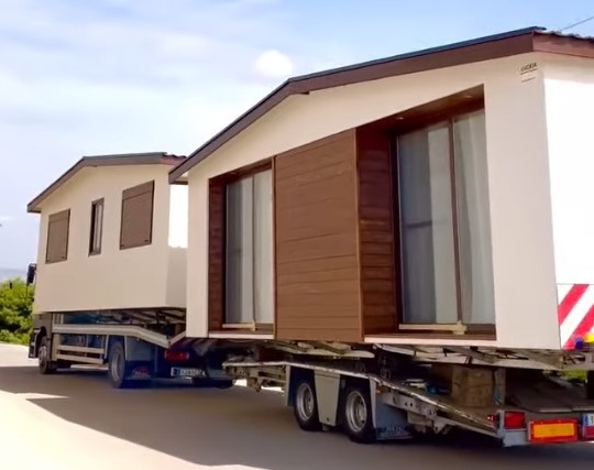 casa movil de Alucasa transportada