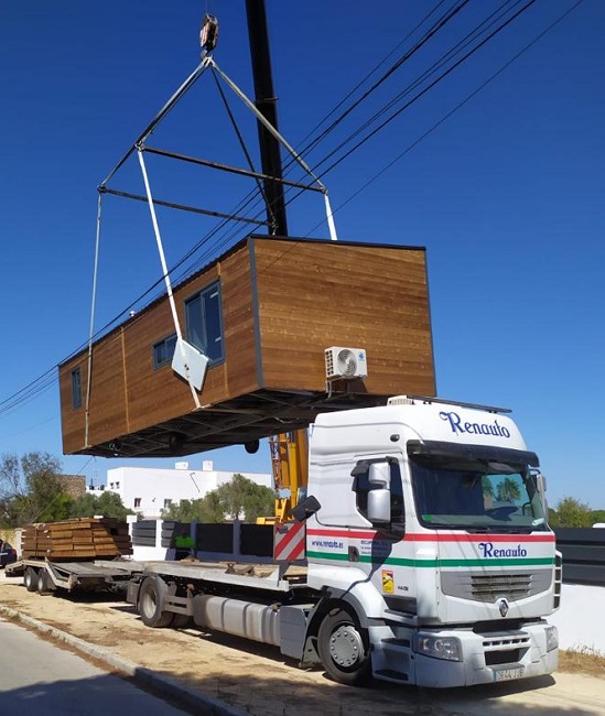 transporte de una casa movil para instalar